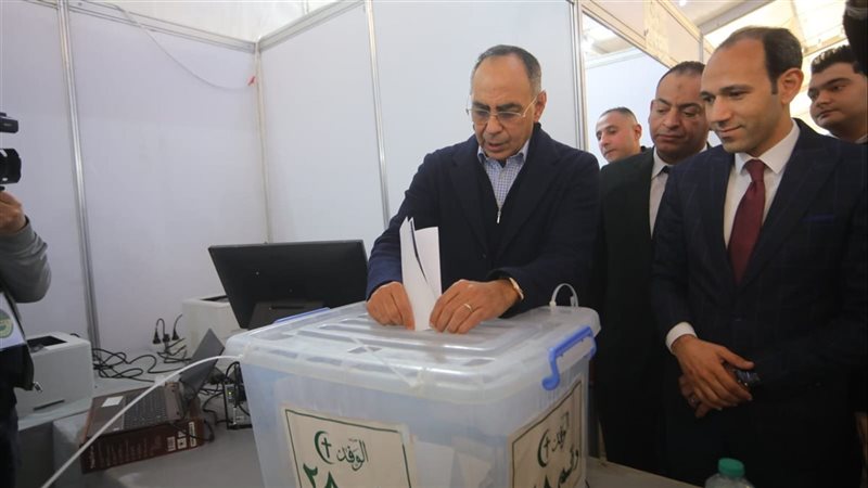 الدكتور هاني سري الدين يدلي بصوته في انتخابات رئاسة الوفد