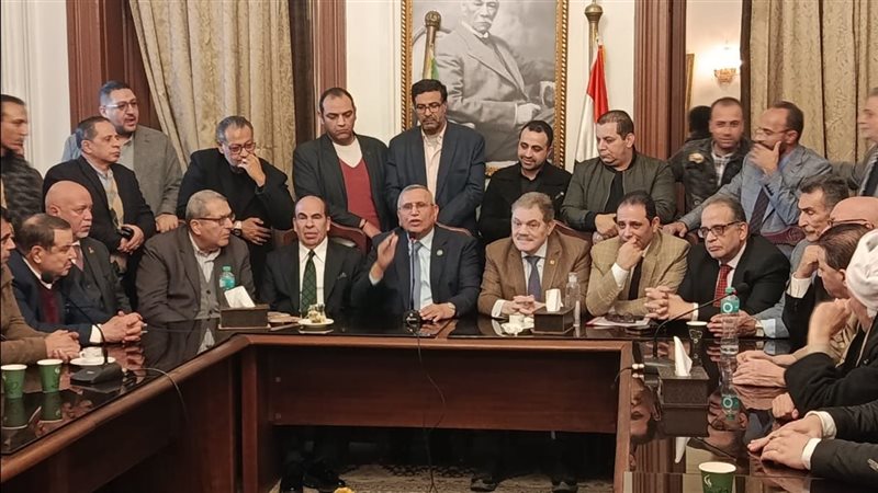 عبدالسند يمامة يسلم رئاسة حزب الوفد للدكتور السيد البدوي