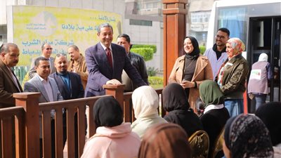 محافظ دمياط يشيد بالمشاركة الفعالة للمواطنين بالتبرع بالدم لتقديم الدعم الإنساني للمرضى