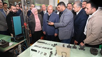 تفاصيل زيارة وزير الصناعة لـ3 مصانع للصناعات الهندسية بالعاشر من رمضان|صور