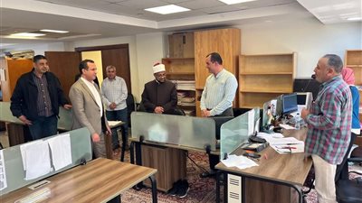 أمين مجمع البحوث الإسلامية يجري جولة تفقدية بعدد من الإدارات