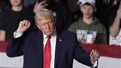 لماذا يصرّ ترامب على إعادة تسمية المعالم؟.. أوقف تمويل نفق في نيويورك مقابل وضع اسمه 