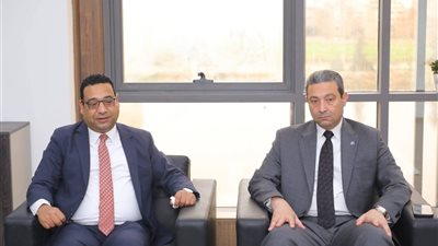 محافظ دمياط يلتقي مع ممثلي اللجنة الطبية والاستغاثات بمجلس الوزراء تزامناً مع إطلاق قوافل طبية