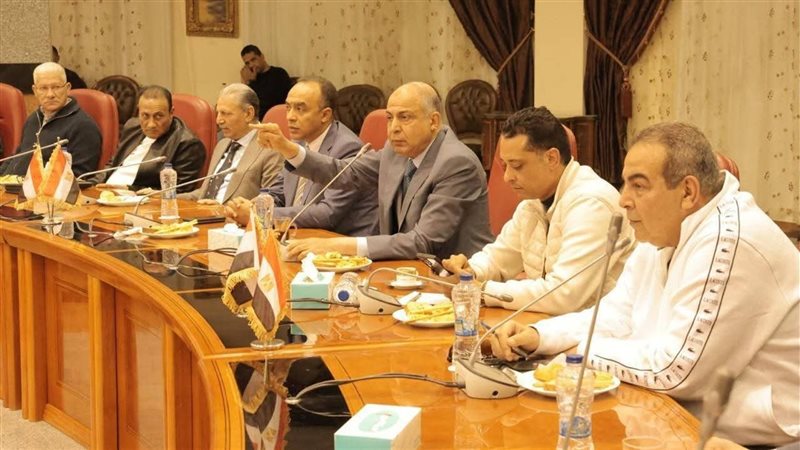محافظ المنيا يلتقي عددا من نواب البرلمان 