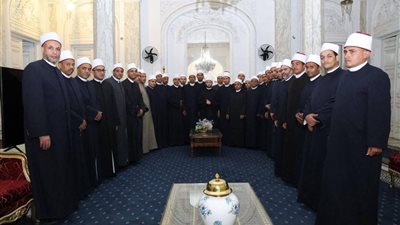 وزير الأوقاف يجتمع بالأئمة المختارين للبرنامج التدريبي بالأكاديمية العسكرية 