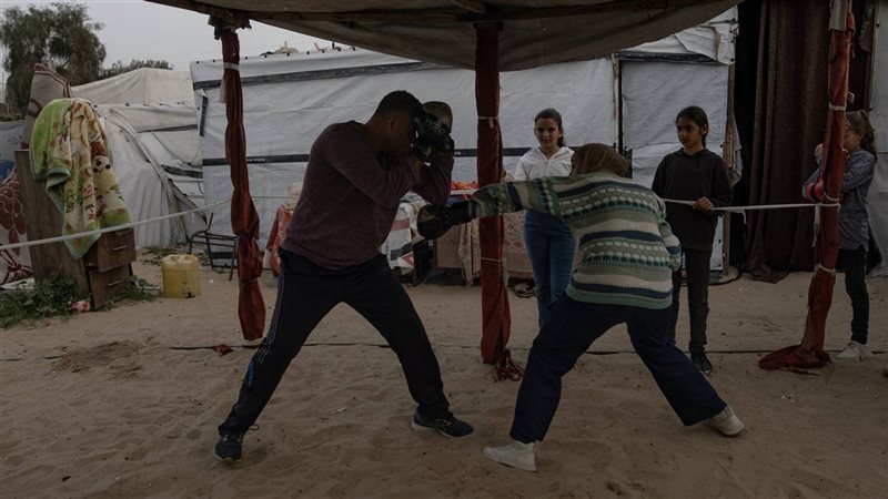 فتيات يتدربن على الملاكمة في غزة