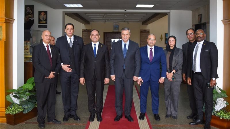 محافظ الإسكندرية مع أعضاء النيابة الإدارية 