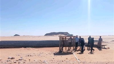 تنفيذاً لتوجيهات السيسي.. تسليم 7 آبار جوفية لزراعة 3 آلاف فدان بأسوان