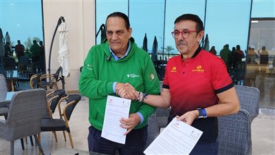 أحمد ناصر يوقع بروتوكول تعاون مع الاتحاد الإسباني للترايثلون 