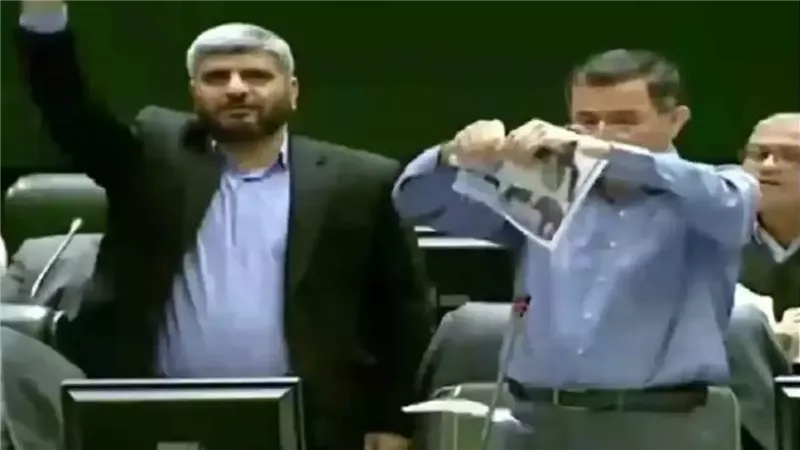 النائب الإيراني عن التيار المتشدد مجتبى زارعي