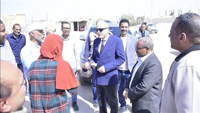 محافظ الأقصر يتفقد أعمال تمهيد ورصف طريق النمسا الصحراوي بطول 3.3 كم 