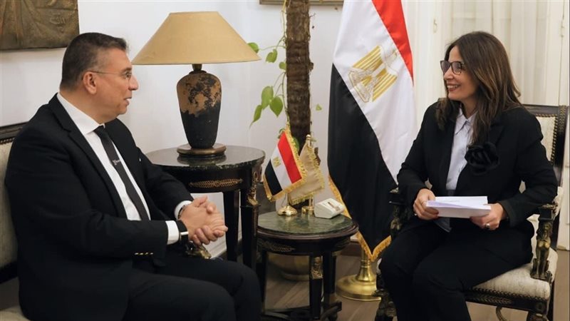 وزيرة الثقافة