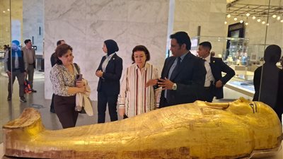 وزيرة الثقافة اليونانية تزور المتحف القومي للحضارة المصرية