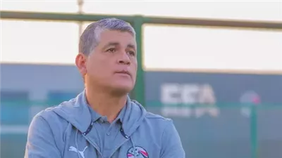 أوسكار رويز يقود تدريبًا عمليًا لـ20 حكمًا بمركز المنتخبات الوطنية