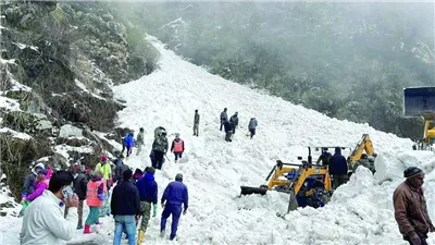 الأكثر دموية منذ 40 عاماً.. انهيار جليدي يودي بحياة 8 متزلجين بكاليفورنيا
