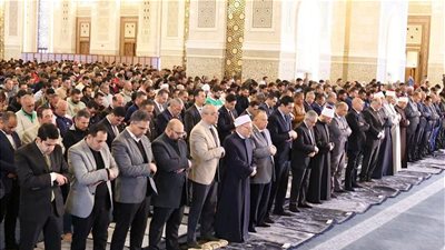 وزراء الأوقاف والعدل والعمل والشباب ومحافظ القاهرة يؤدون صلاة الجمعة بمسجد مصر