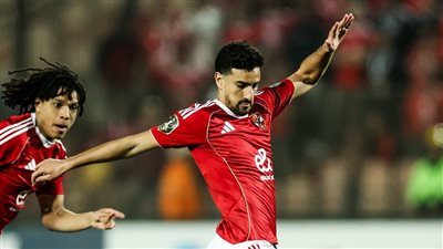 الأهلي يحسم الجدل بشأن عروض بيع محمد على بن رمضان إلى الدوري السعودي