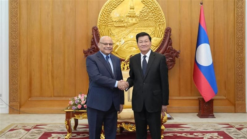 سفير مصر ورئيس لاوس