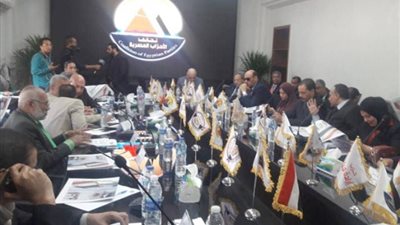 اجتماع لـ 42 حزب سياسي لمناقشة الملف الاقتصادي بالحوار الوطني