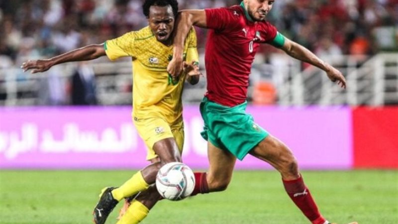بيرسي تاو لاعب جنوب أفريقيا ضد لاعب المغرب