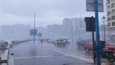 حالة الطقس، أجواء غائمة وبرودة شديدة تصاحبها أمطار خفيفة غدا
