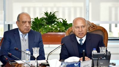 وزارة النقل تبحث توطين الصناعة تحت شعار  «لا لاستيراد الأتوبيسات»