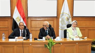 التعليم تتبنى استراتيجية جديدة لتطوير مناهج المرحلة الإعدادية