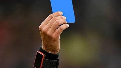 تقارير: «فيفا» يوافق رسميًا على تجربة الكرت الأزرق فى كرة القدم