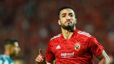 محمد عبد المنعم لاعب الأهلي يدعم محمود الونش بعد إصابته