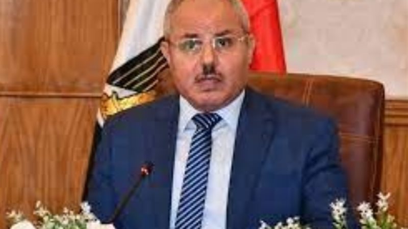 رئيس جامعة قناة السويس