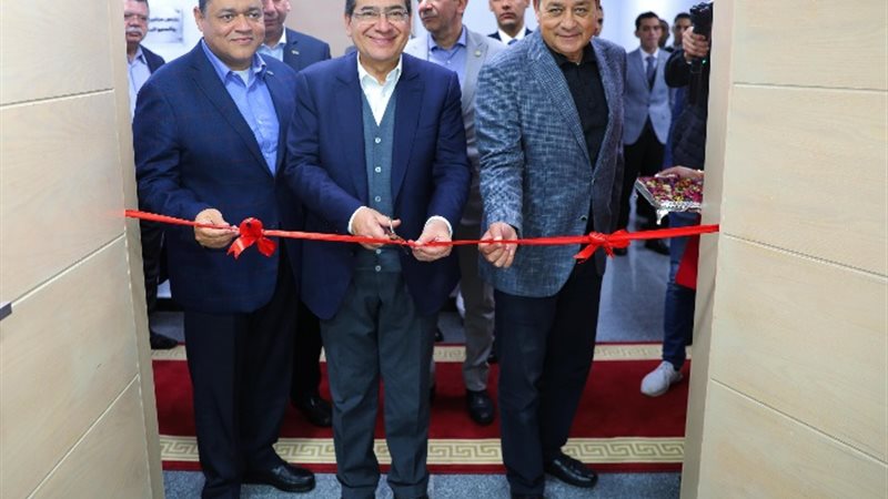 المهندس طارق الملا وزير البترول والثروة المعدنية خلال الجول