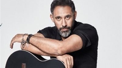 عمرو مصطفى يطرح أحدث أغانيه «سَايبَك» قريبا