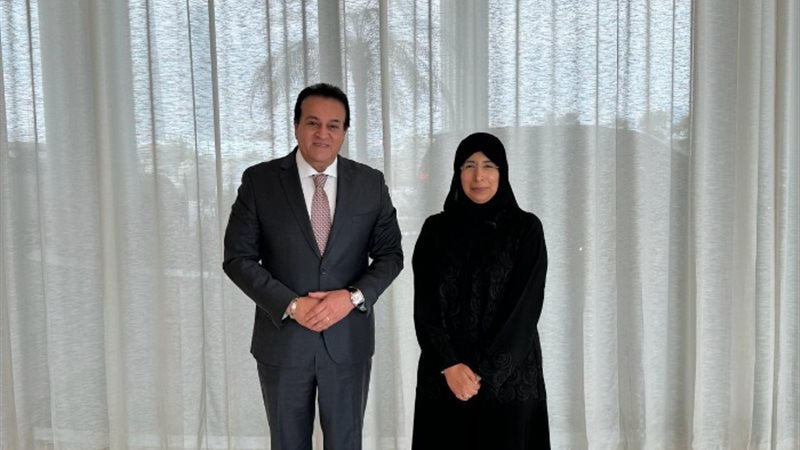وزير الصحة ونظيرته القطرية
