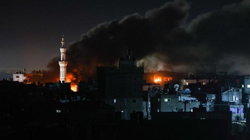 غارات الاحتلال على رفح الفلسطينية فجر اليوم