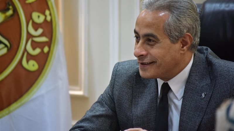 حسن شحاتة وزير العمل