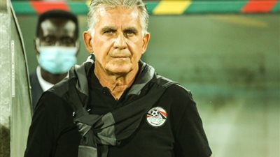 مدرب منتخب مصر السابق يقترب بقوة من تدريب الجزائر