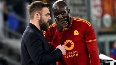 لوكاكو يقود هجوم روما أمام فاينورد في الدوري الأوروبي