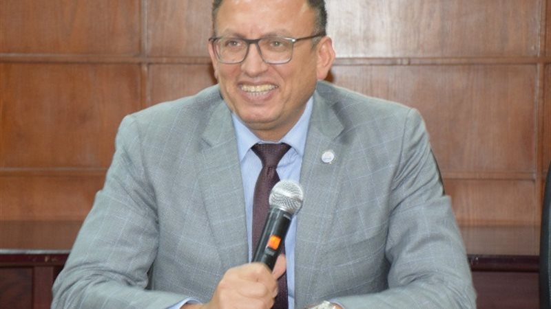 الدكتور السيد قنديل رئيس جامعة حلوان