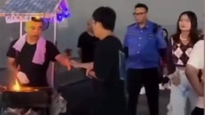 «وداعا لـ البلدية » بائع صيني يقدم حيلة مذهلة للهروب من الشرطة