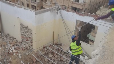 لبنائهما دون ترخيص، إزالة طابقين بعقار فى الهضبة العليا بالمقطم