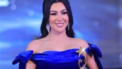 ميرهان حسين برفقة والدها لاستلام مشغولاتها الذهبية المسروقة من المقطم