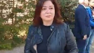 إلهام شاهين ومحمود سعد في جنازة والدة المخرجة ساندرا نشأت