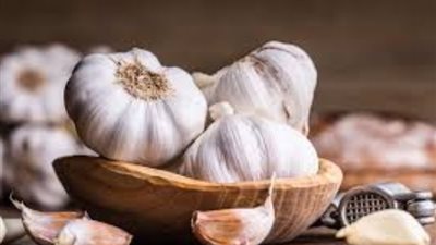 بعد وصوله إلى 120 جنيها.. نقيب الفلاحين يكشف أسباب ارتفاع أسعار الثوم