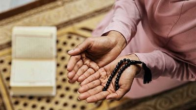 هل الدعاء في ليلة النصف من شعبان بدعة؟: دار الإفتاء تجيب