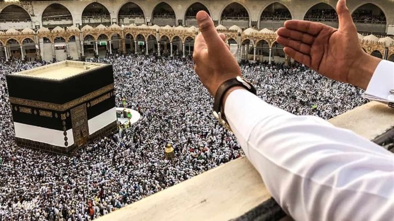 الطواف حول الكعبة