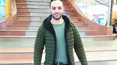 شاعر غنائي يعتزل الكتابة: «أسأل المنتقم أن ينتقم لي»