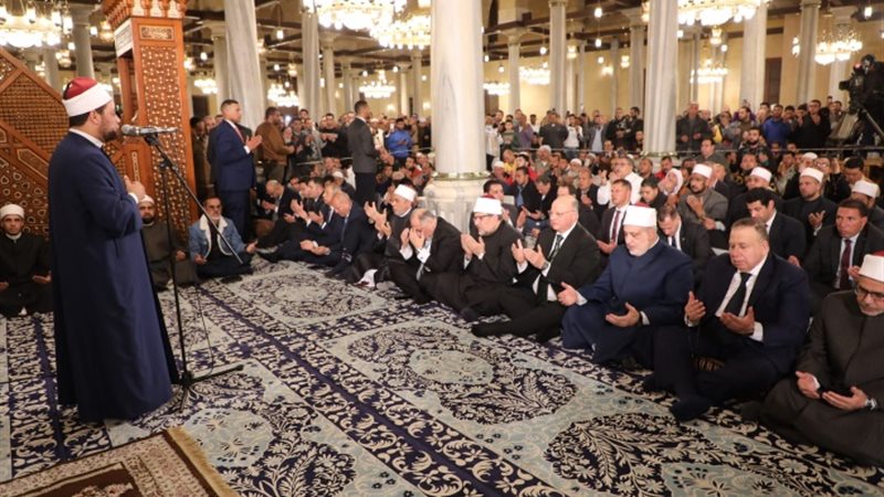 الاحتفال بليلة النصف من شعبان بمسجد الإمام الحسين