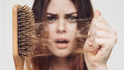 أشهر 8 أطعمة ومشروبات تسبب تساقط الشعر