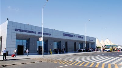 جمارك مطار الغردقة يحبط 4 محاولات تهريب حشيش وماريجوانا وأدوية مخدرة