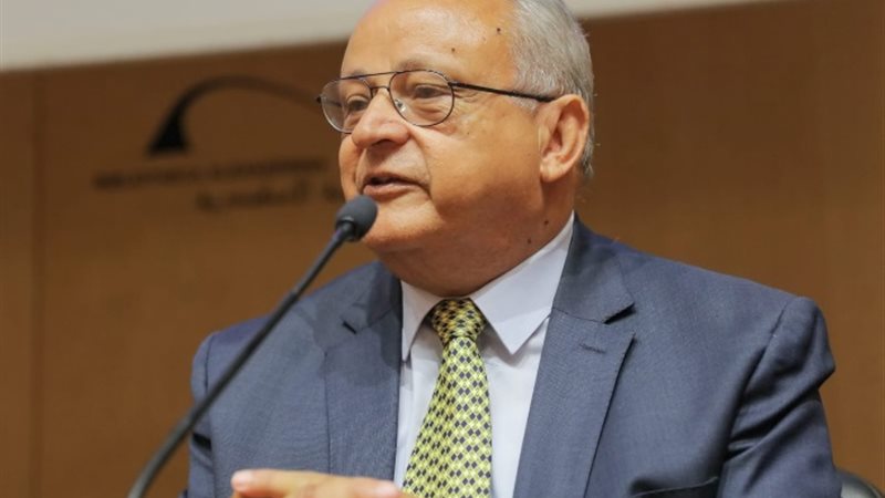 الدكتور أحمد زايد